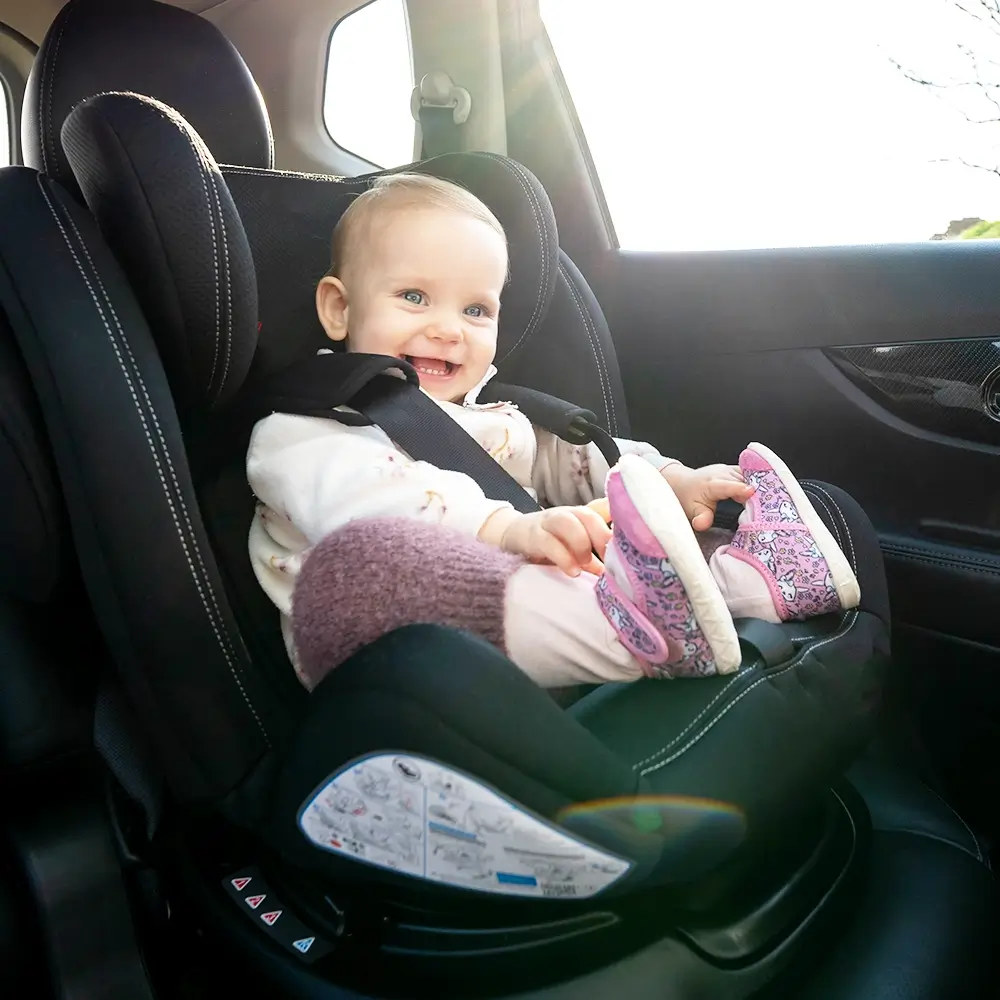 Safety-compliant baby seat installed in a maxi cab